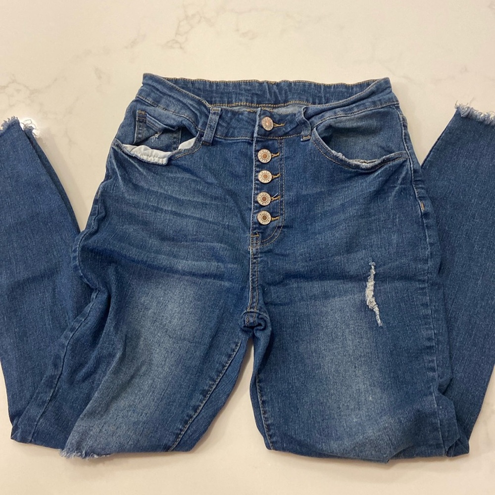 Dark Wash Jeans
Size small
Great condition 
Never worn